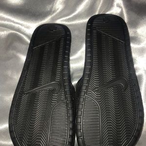 Nike Men’s Benassi Slides